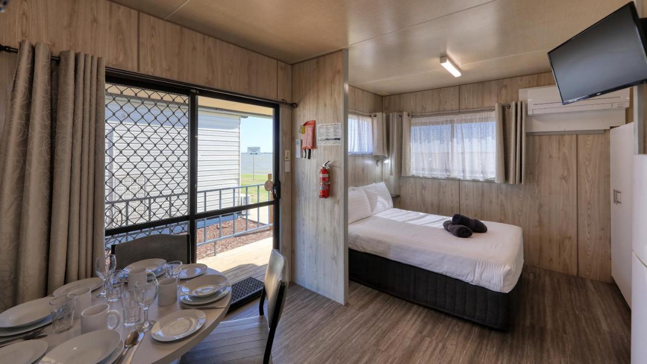 Lake Boga Caravan Park Kültér fotó