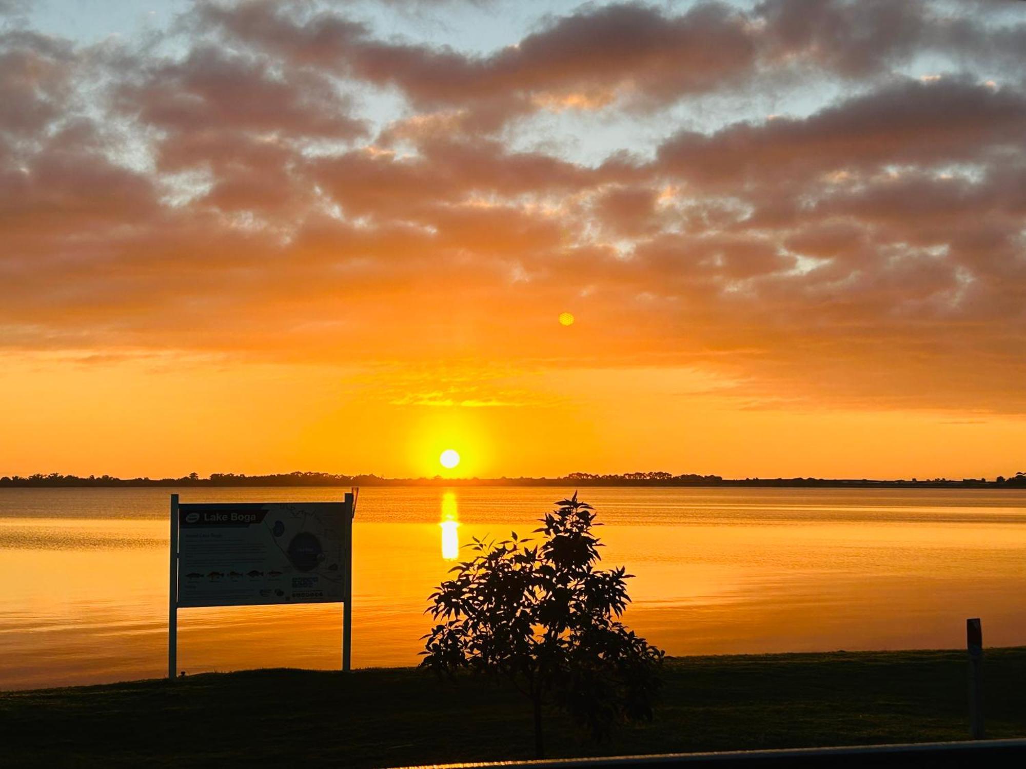 Lake Boga Caravan Park Kültér fotó