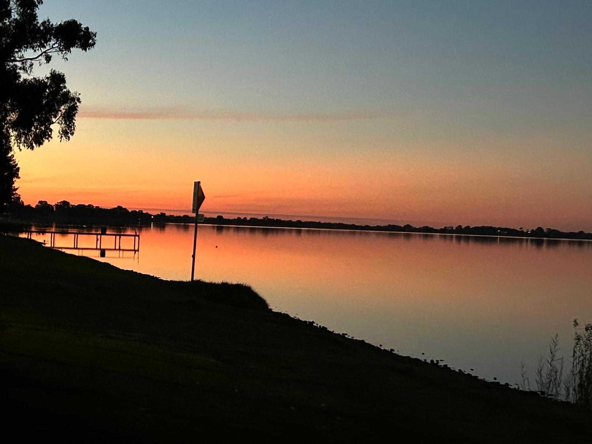 Lake Boga Caravan Park Kültér fotó